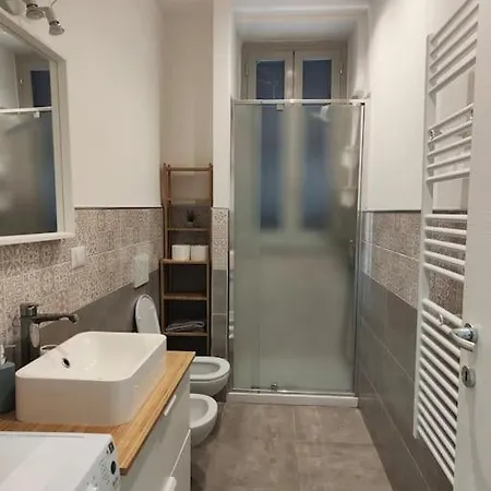 Typical Milanese House In Navigli, Centre * Milán